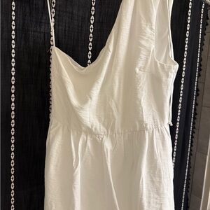 Elegant White Sleeveless Dress